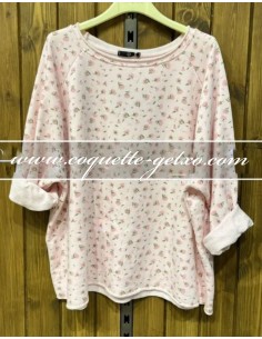 Sudadera muy finita oversize. Manga larga y cuello redondo. Estampado floral en fondo Balnco. También disponible en Rosa. Talla